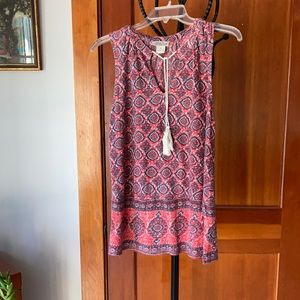 Lucky Brand sleeveless shirt. Made of 66%cotton.